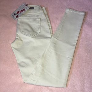 White skinny jeans